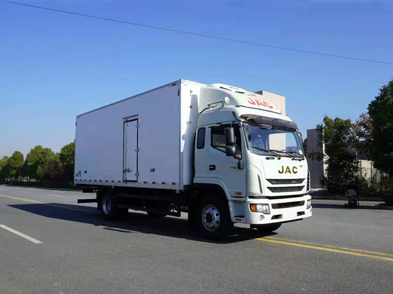 Heavy-Duty 6.8m Refrigerated Delivery Truck for Cold Chain Food ...