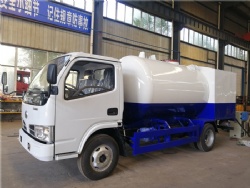 5m3 LPG Bobtail Tank Truck Equipped with Dispenser